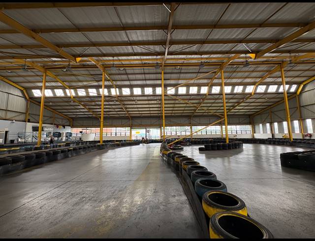 2,100M² WAREHOUSE FOR SALE IN STRIJDOMPARK